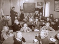 Elever ved Kampen skole spiser danskesuppe (1944)