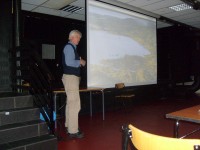 Petter B. Molaug holder foredrag om hverdagsliv i middelalderen (2009)