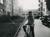 Lasse Solberg på sykkel (1957)